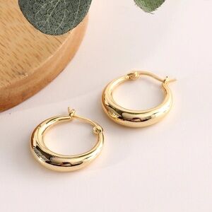 Brand New Graduated Hoop Huggie Earring in 14K Yellow Gold Plated